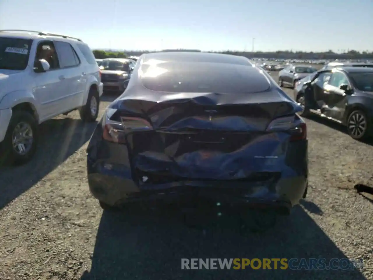 9 Photograph of a damaged car 7SAYGDEF5NF391421 TESLA MODEL Y 2022