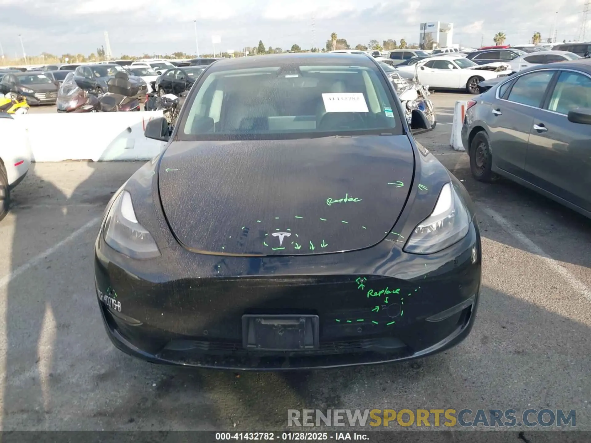 12 Photograph of a damaged car 7SAYGDEF5NF407763 TESLA MODEL Y 2022