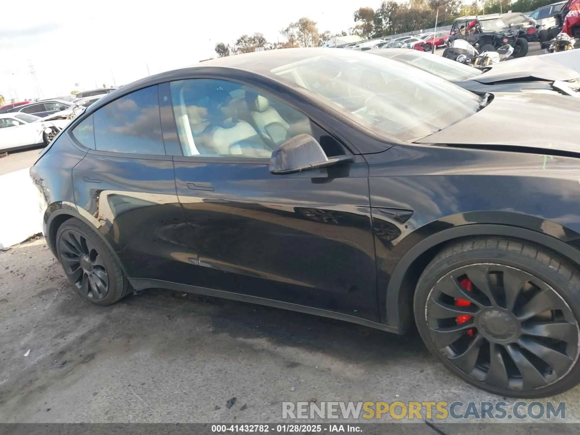 13 Photograph of a damaged car 7SAYGDEF5NF407763 TESLA MODEL Y 2022