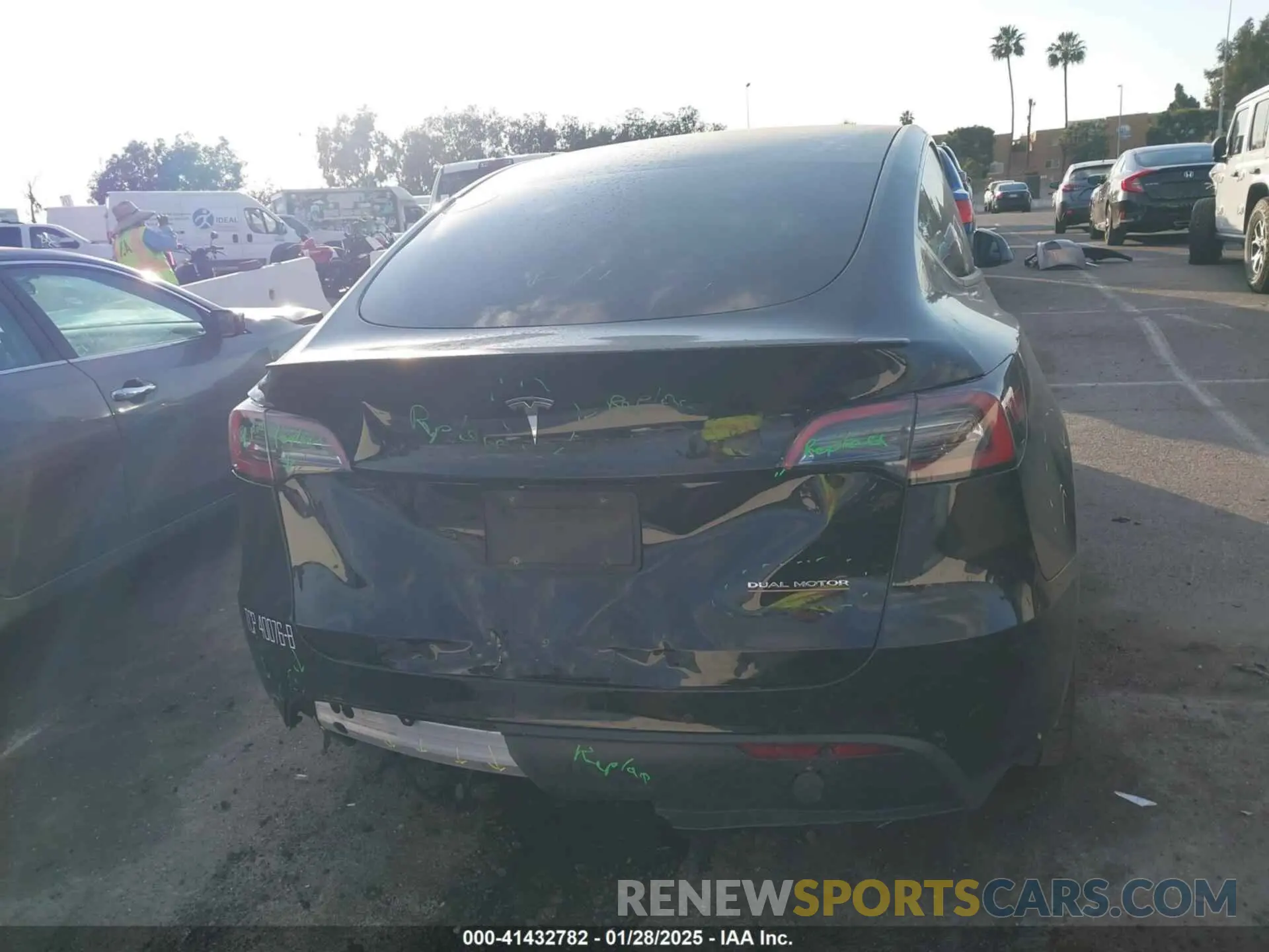 16 Photograph of a damaged car 7SAYGDEF5NF407763 TESLA MODEL Y 2022