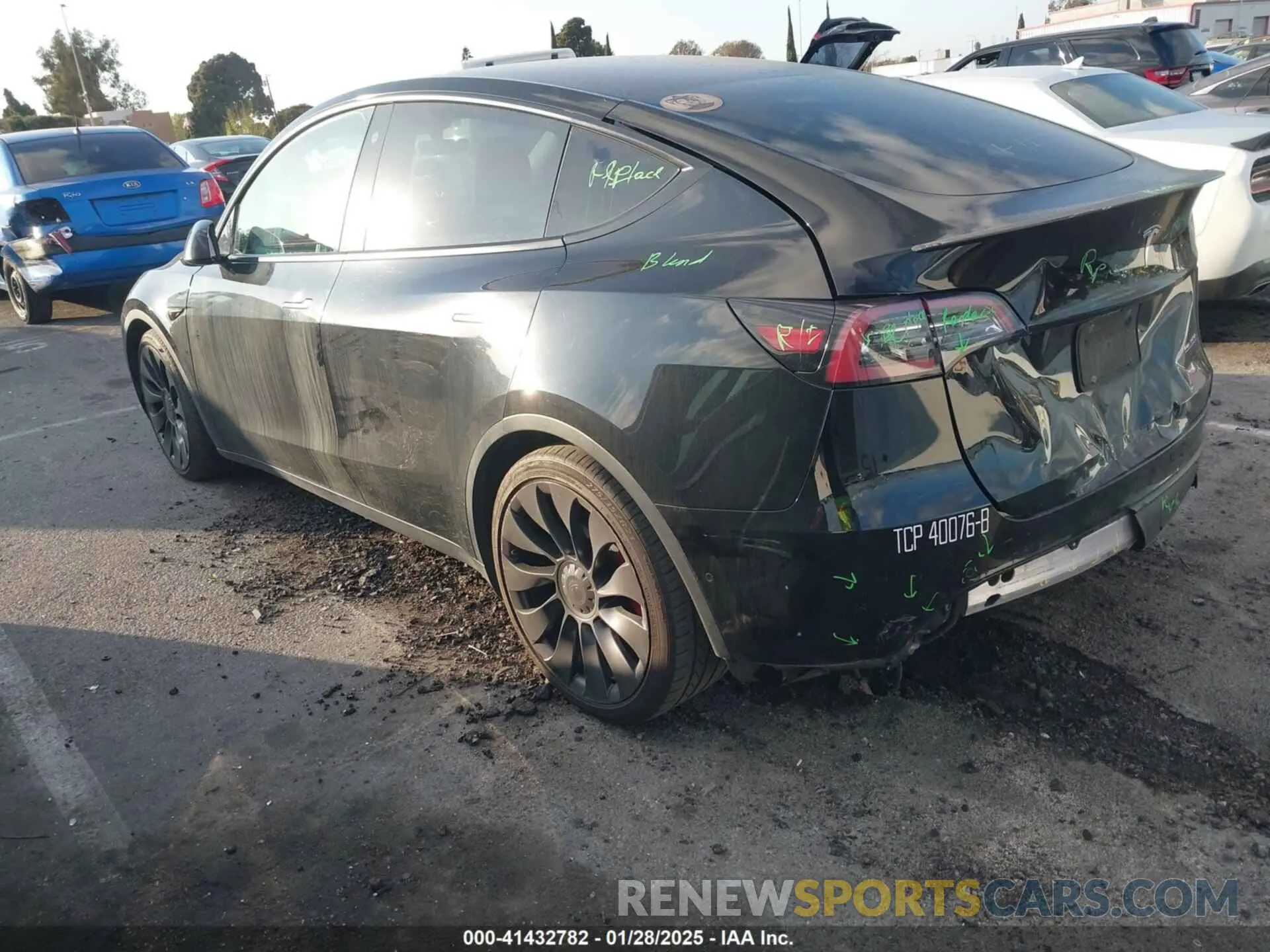 3 Photograph of a damaged car 7SAYGDEF5NF407763 TESLA MODEL Y 2022