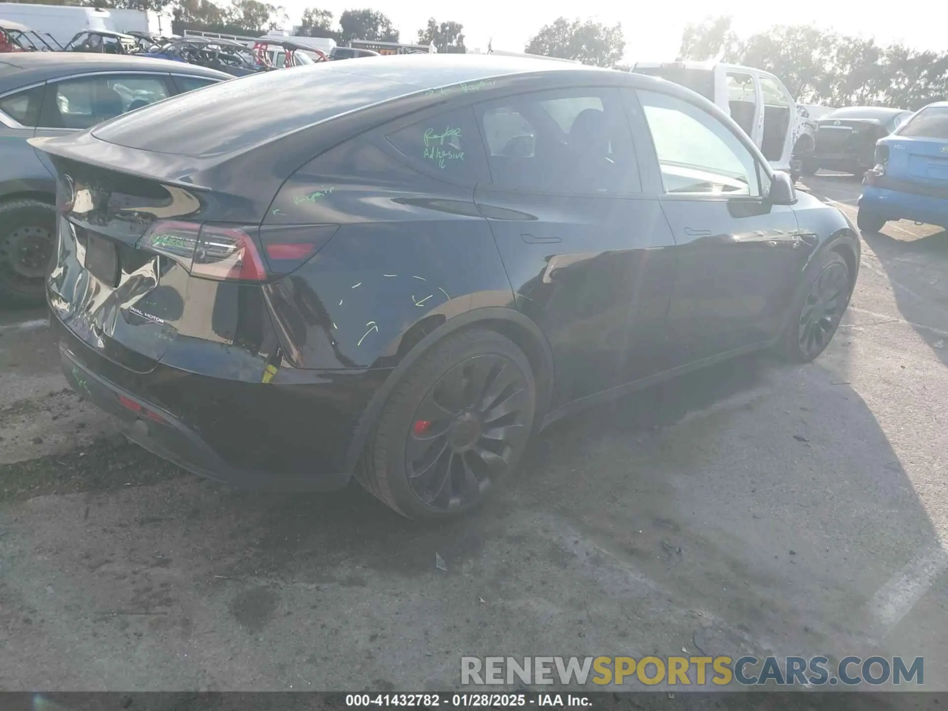 4 Photograph of a damaged car 7SAYGDEF5NF407763 TESLA MODEL Y 2022