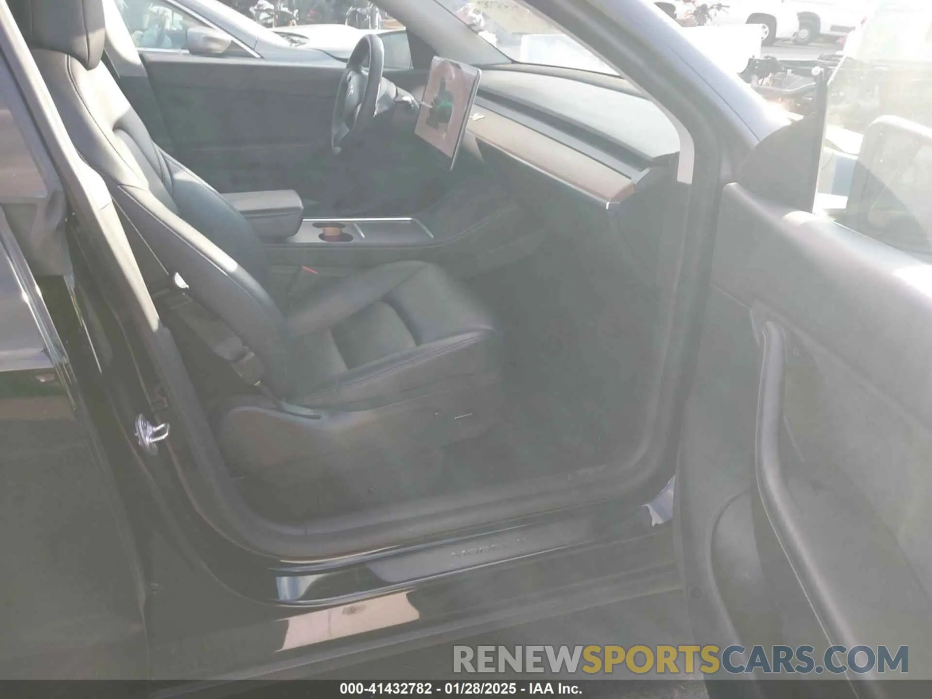 5 Photograph of a damaged car 7SAYGDEF5NF407763 TESLA MODEL Y 2022