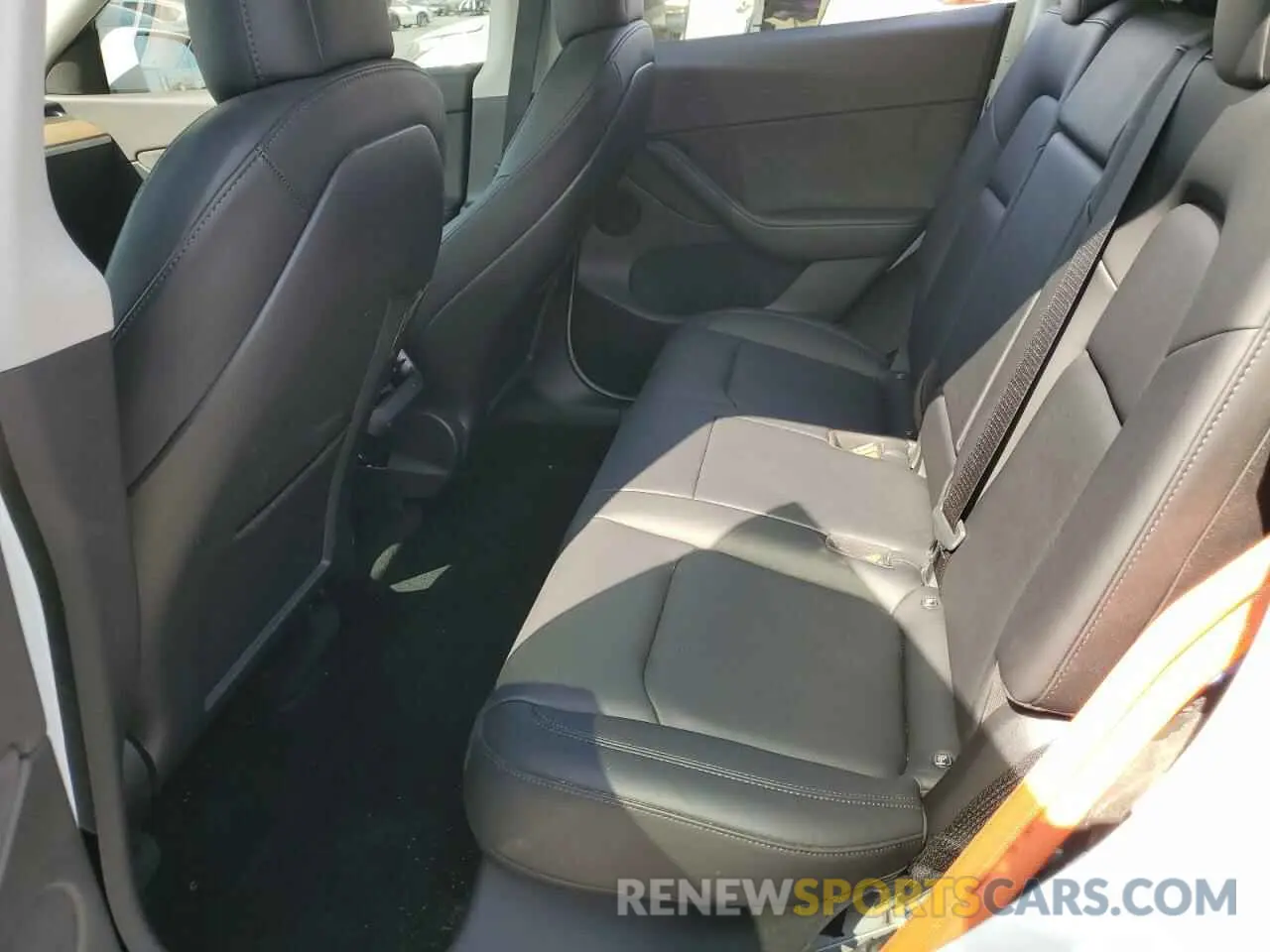 10 Photograph of a damaged car 7SAYGDEF5NF456543 TESLA MODEL Y 2022