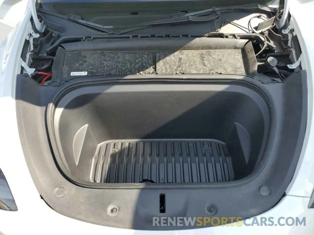 12 Photograph of a damaged car 7SAYGDEF5NF456543 TESLA MODEL Y 2022
