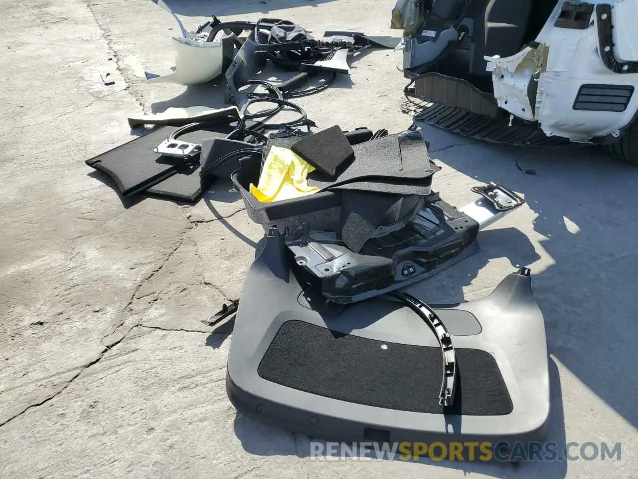 14 Photograph of a damaged car 7SAYGDEF5NF456543 TESLA MODEL Y 2022
