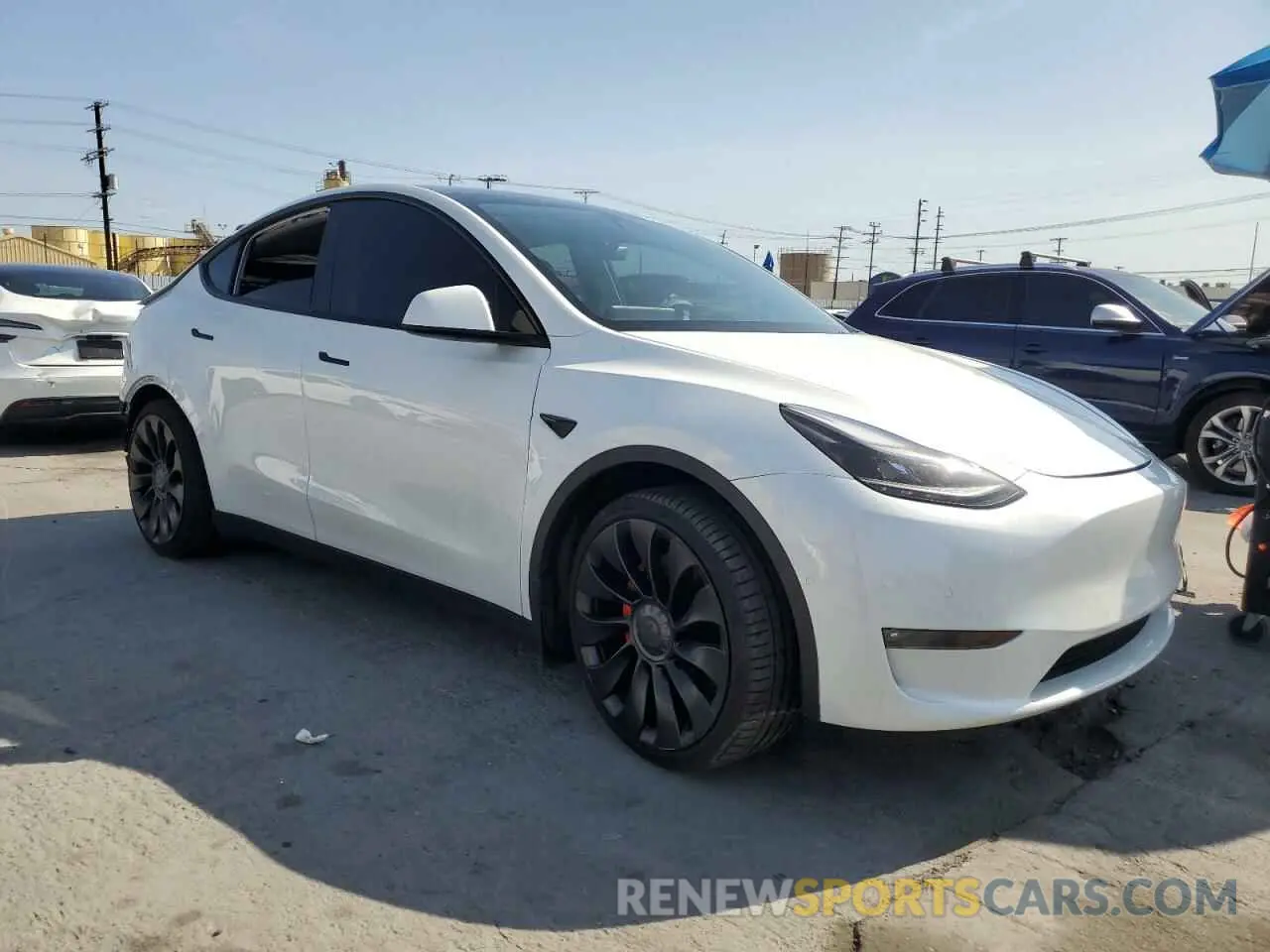 4 Photograph of a damaged car 7SAYGDEF5NF456543 TESLA MODEL Y 2022