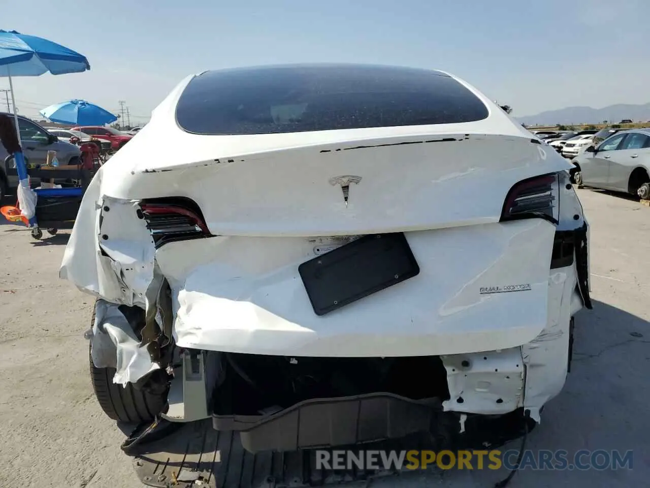 6 Photograph of a damaged car 7SAYGDEF5NF456543 TESLA MODEL Y 2022