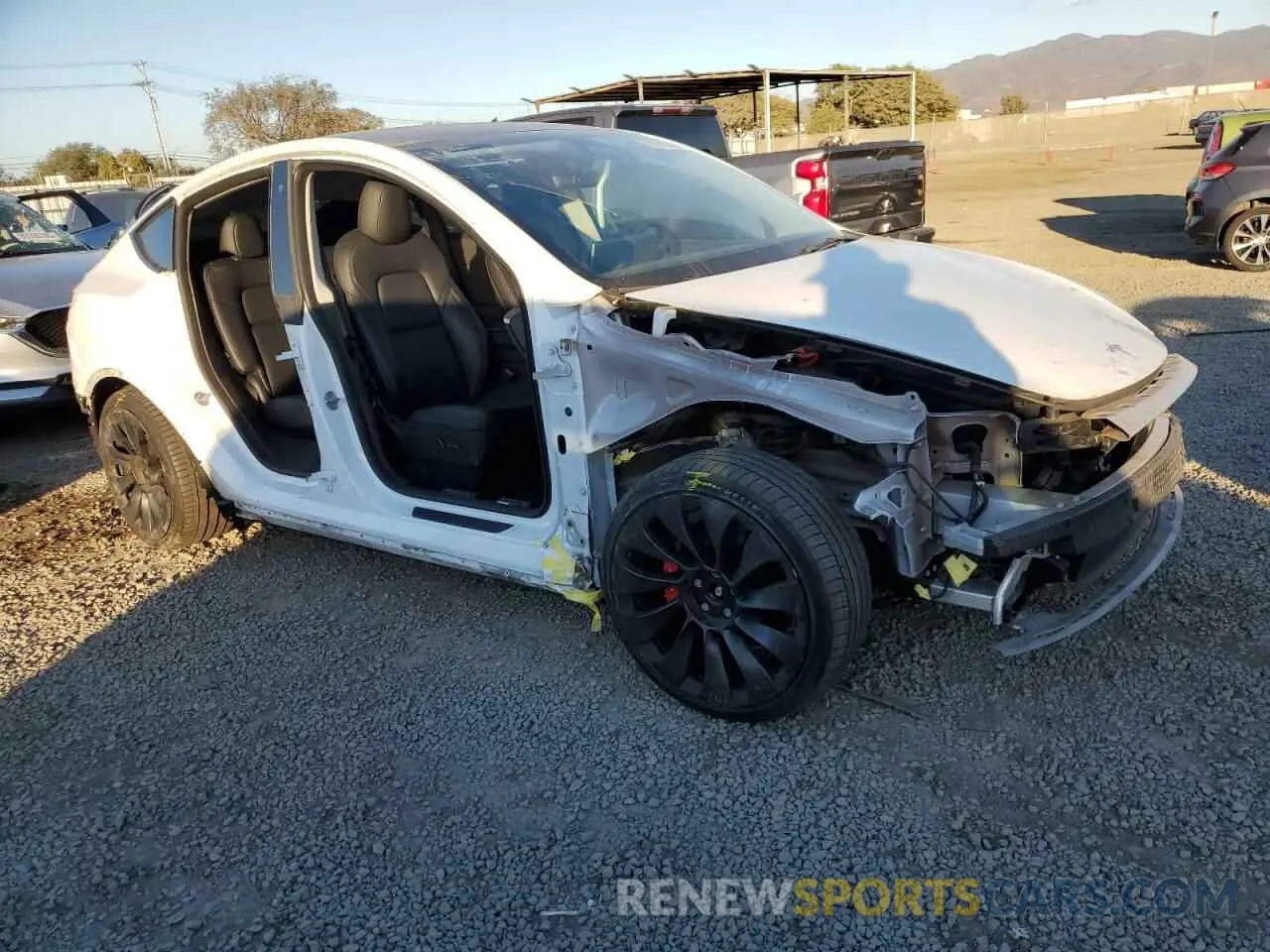 4 Photograph of a damaged car 7SAYGDEF5NF493186 TESLA MODEL Y 2022