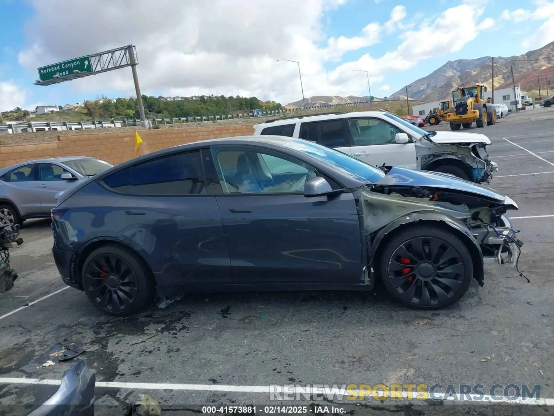 13 Photograph of a damaged car 7SAYGDEF5NF494600 TESLA MODEL Y 2022