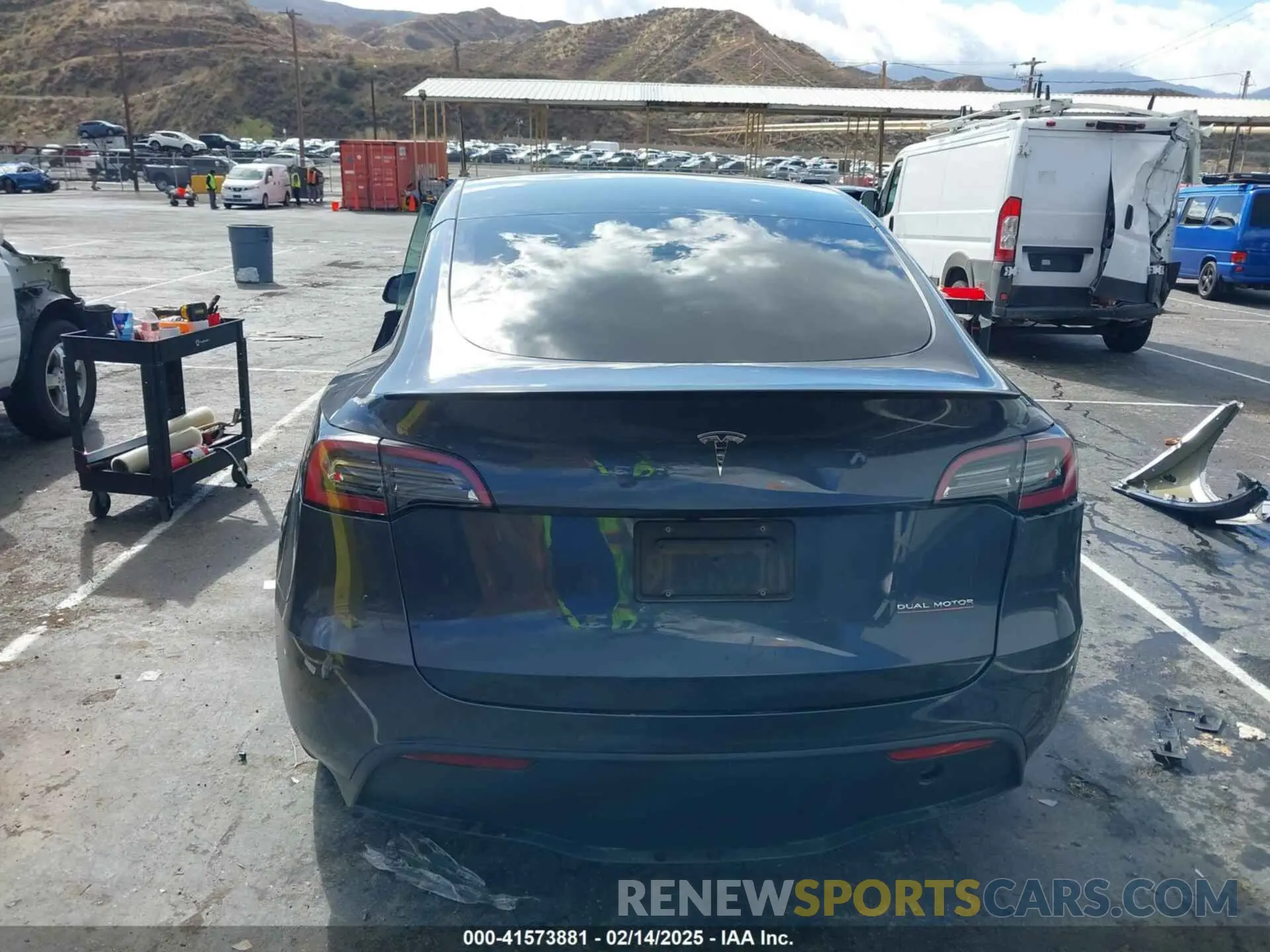 16 Photograph of a damaged car 7SAYGDEF5NF494600 TESLA MODEL Y 2022