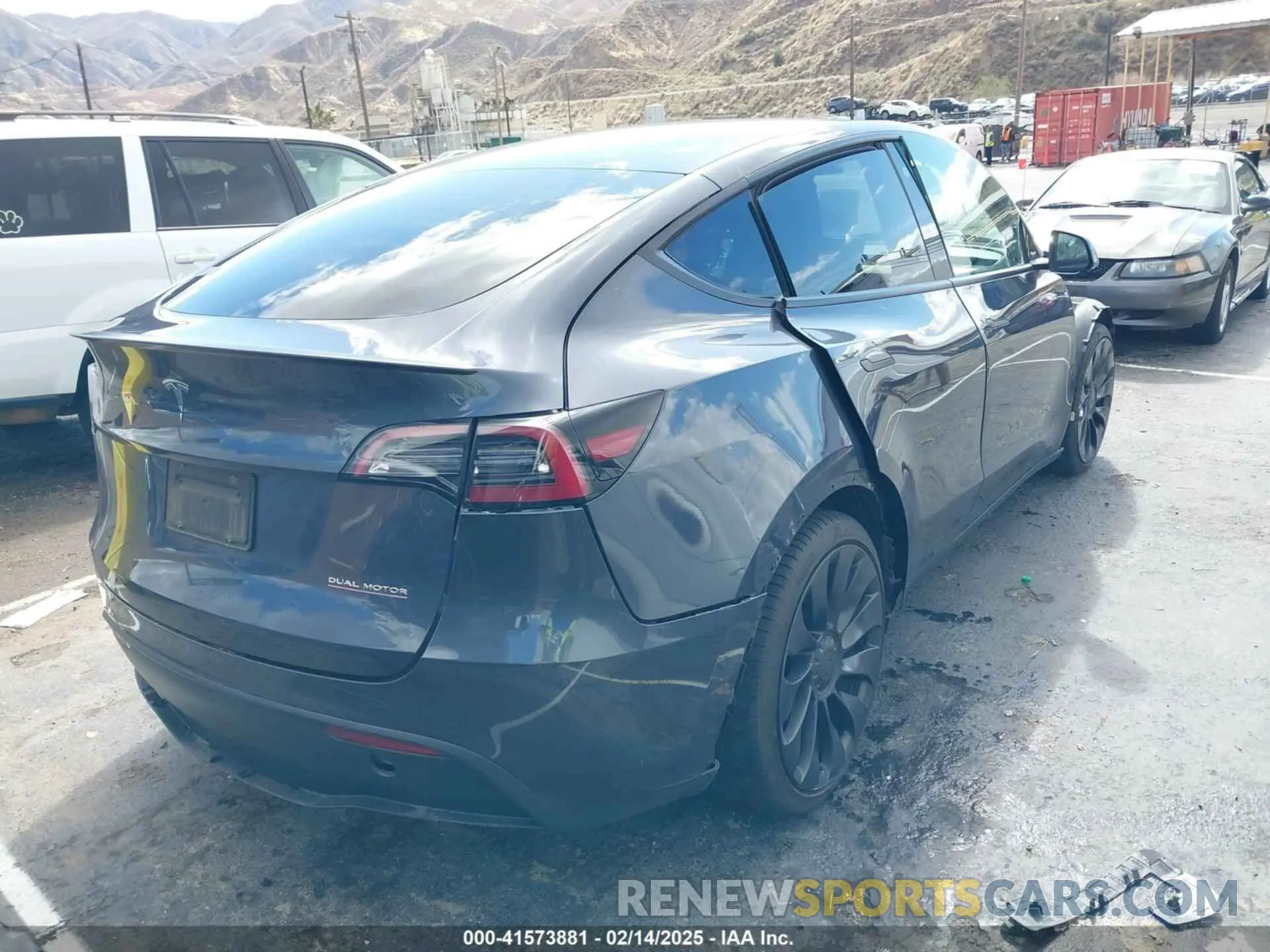 4 Photograph of a damaged car 7SAYGDEF5NF494600 TESLA MODEL Y 2022
