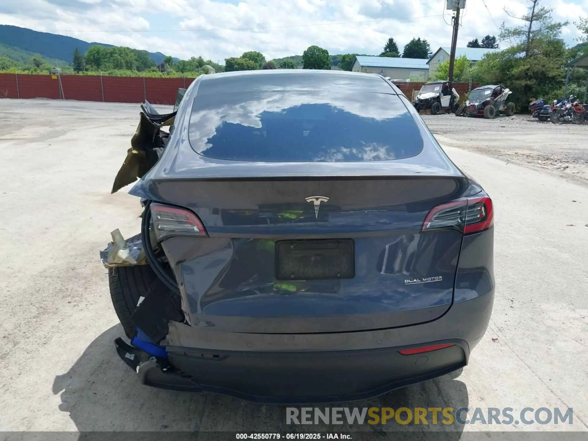 17 Photograph of a damaged car 7SAYGDEF5NF534867 TESLA MODEL Y 2022
