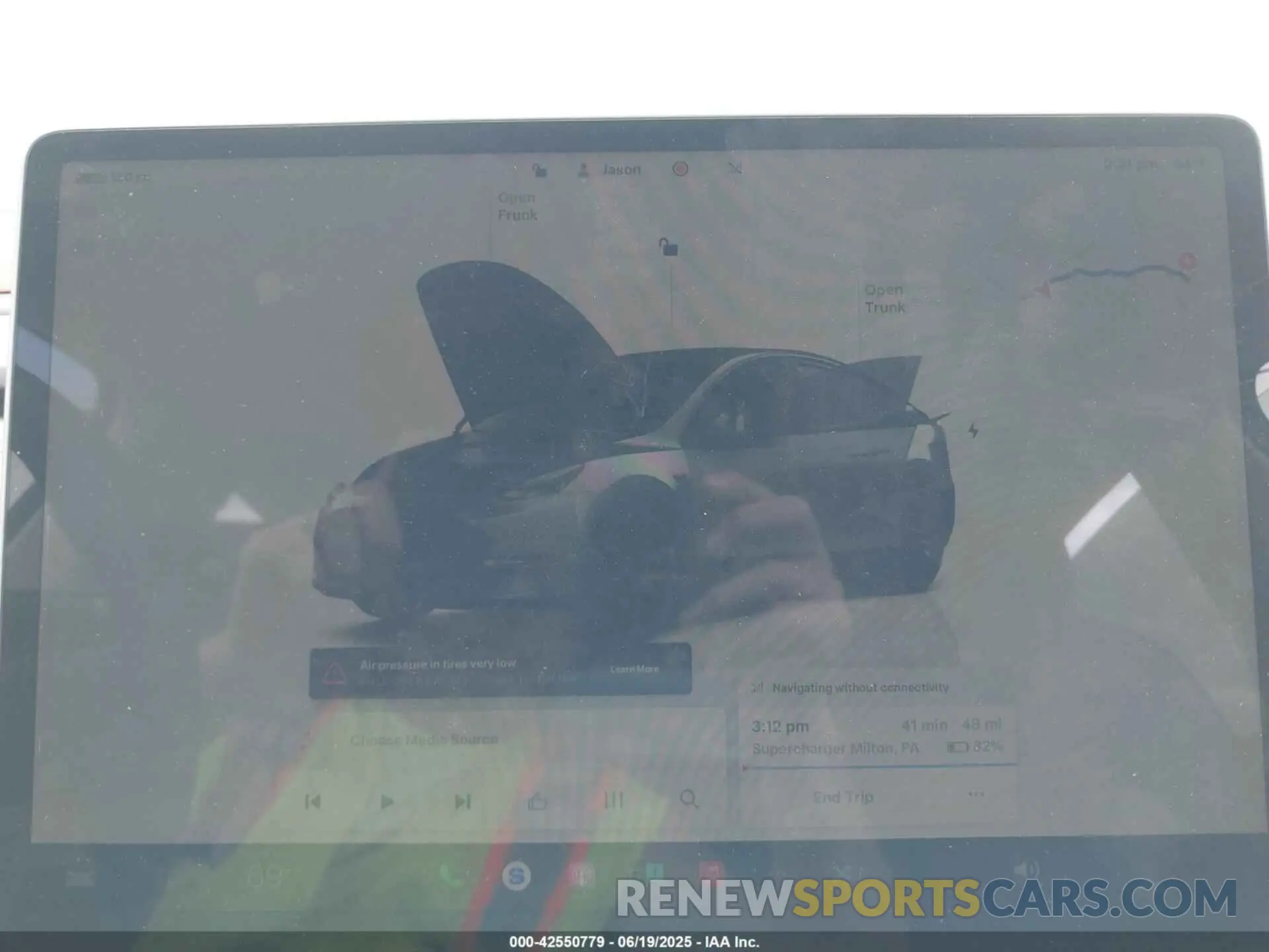 19 Photograph of a damaged car 7SAYGDEF5NF534867 TESLA MODEL Y 2022