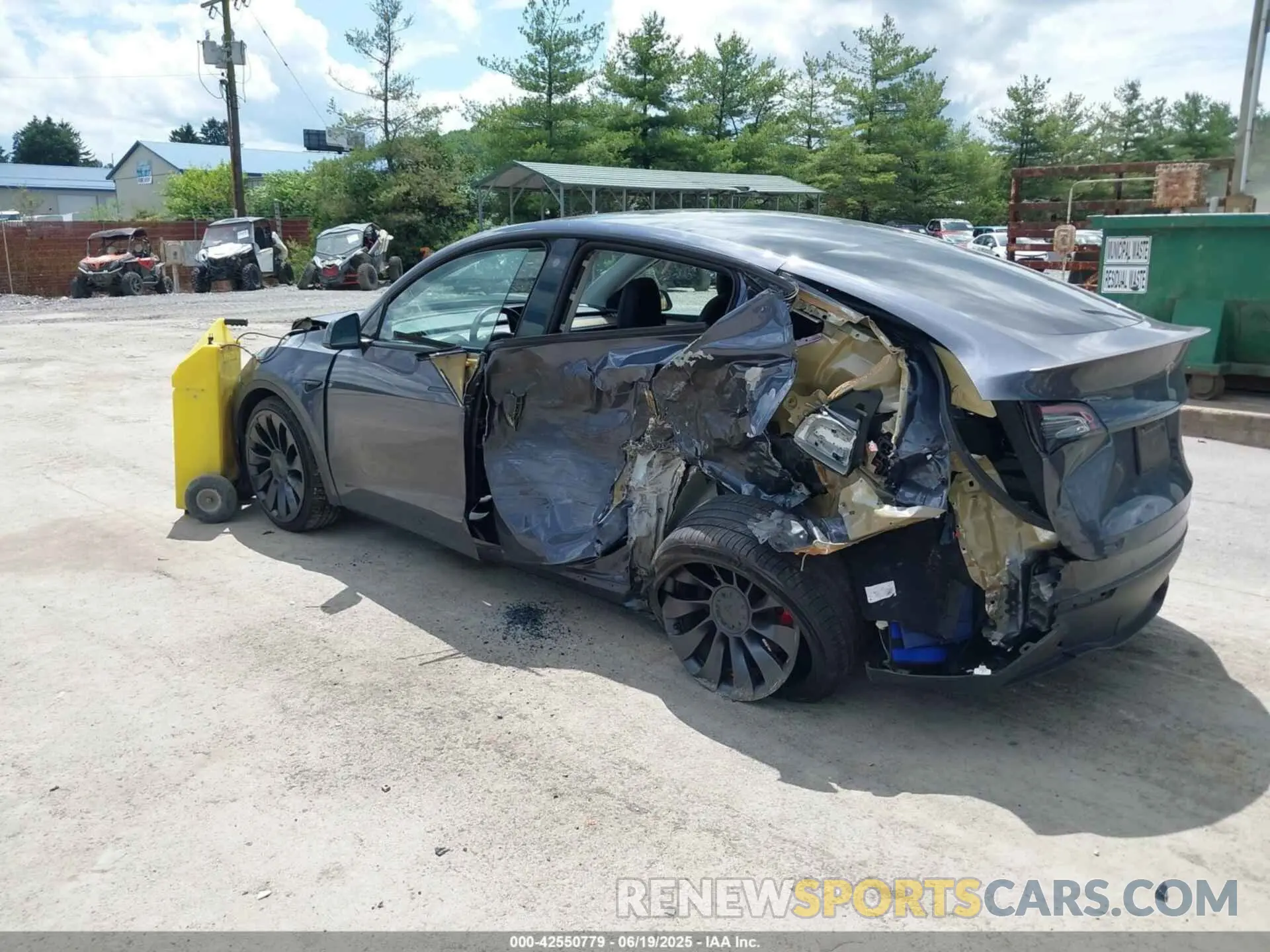 3 Photograph of a damaged car 7SAYGDEF5NF534867 TESLA MODEL Y 2022