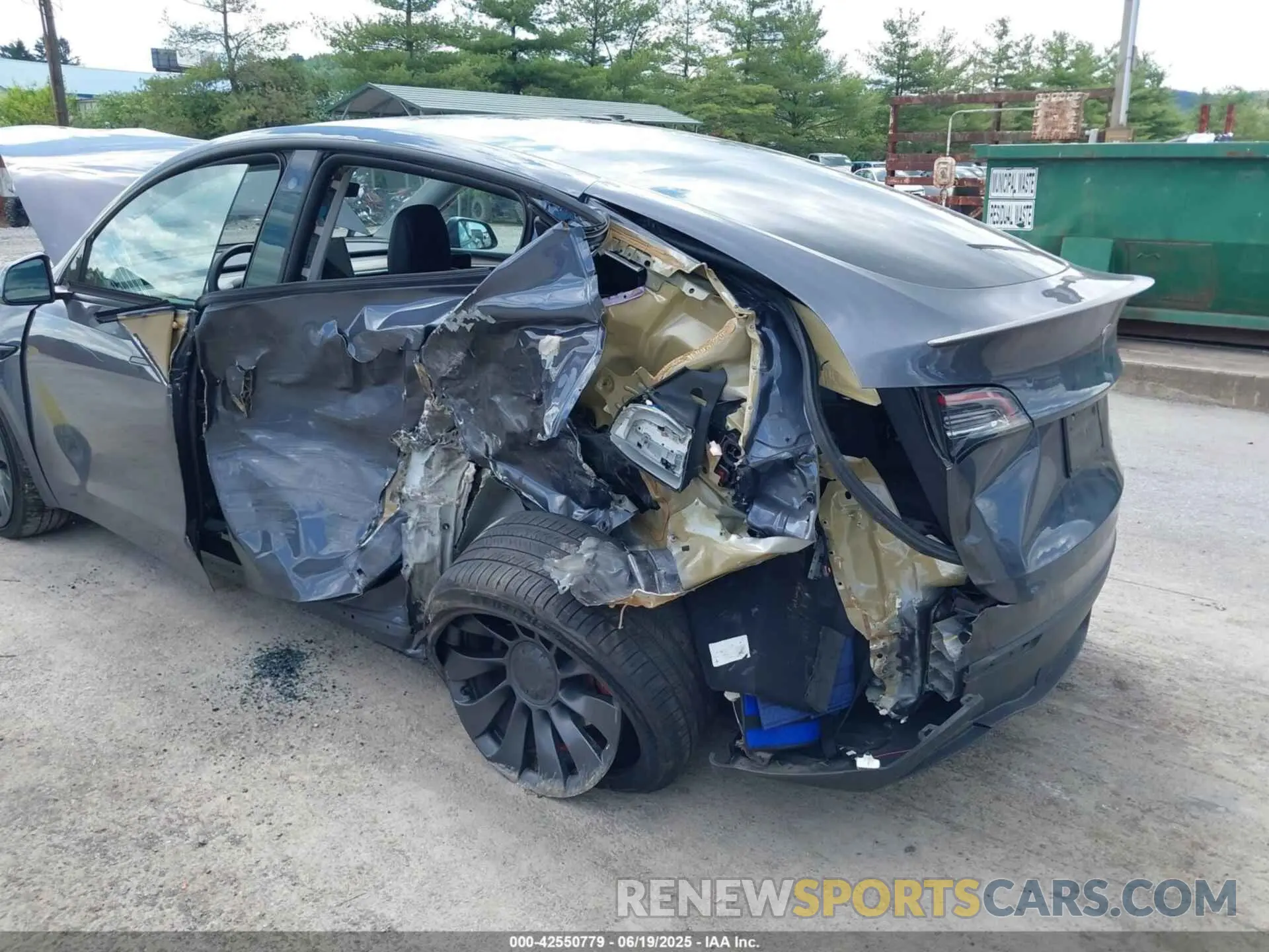 6 Photograph of a damaged car 7SAYGDEF5NF534867 TESLA MODEL Y 2022