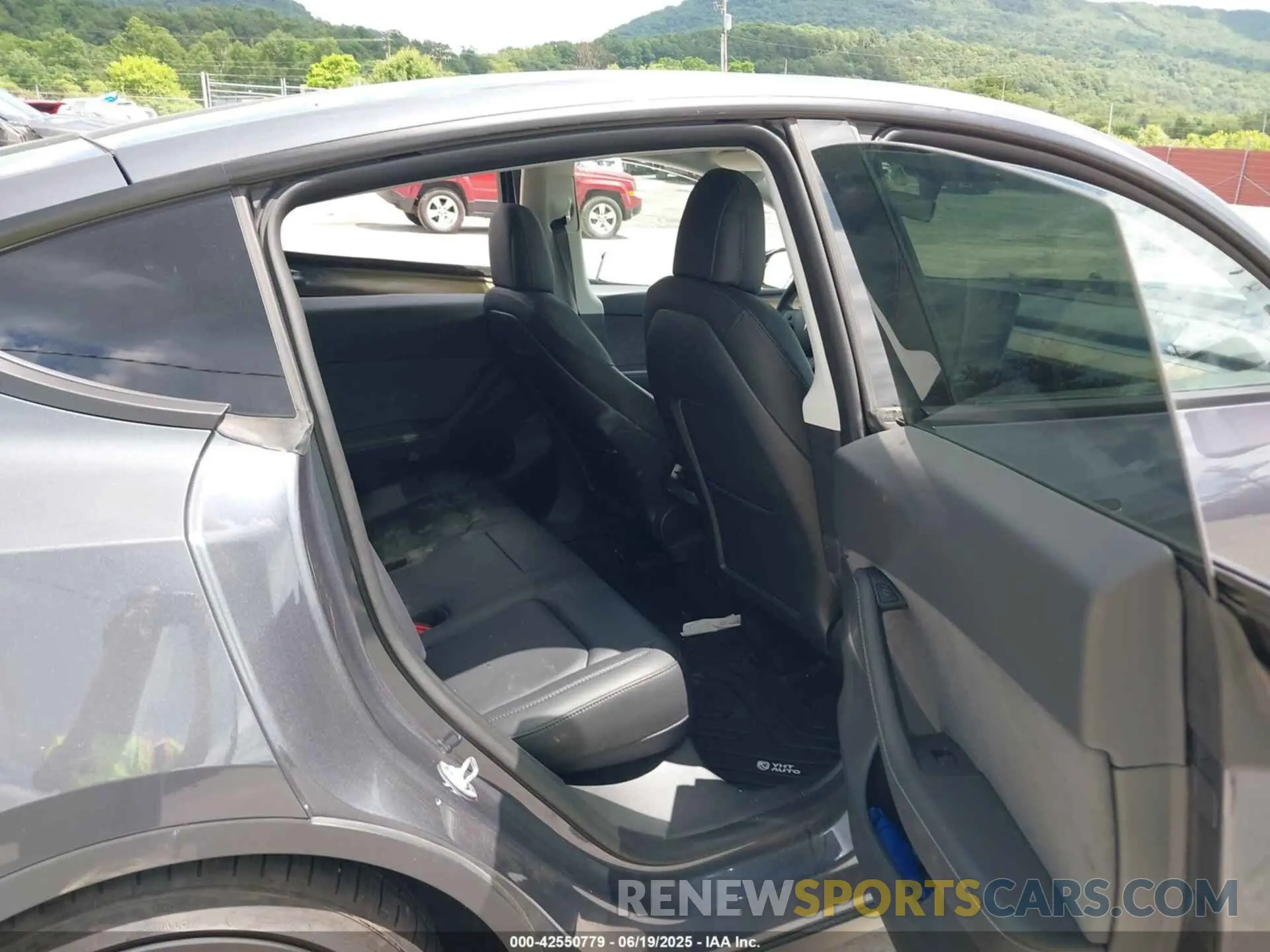 8 Photograph of a damaged car 7SAYGDEF5NF534867 TESLA MODEL Y 2022