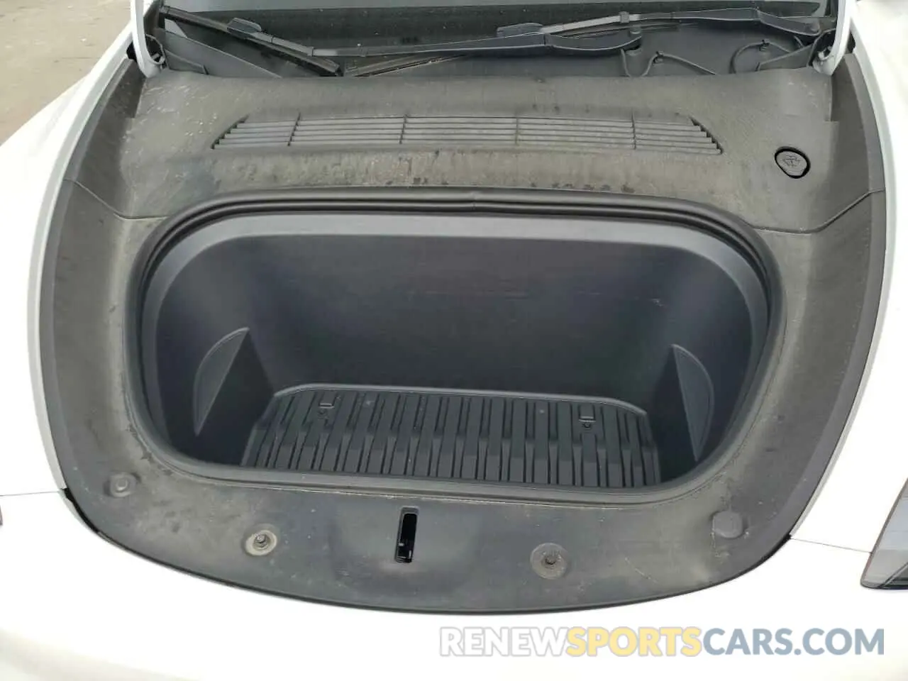 11 Photograph of a damaged car 7SAYGDEF5NF536876 TESLA MODEL Y 2022