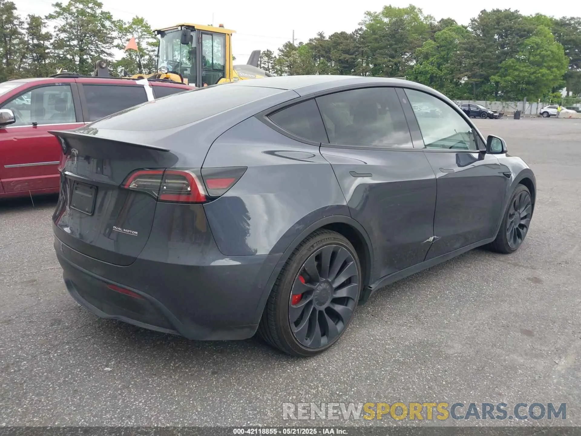 4 Photograph of a damaged car 7SAYGDEF5NF544542 TESLA MODEL Y 2022