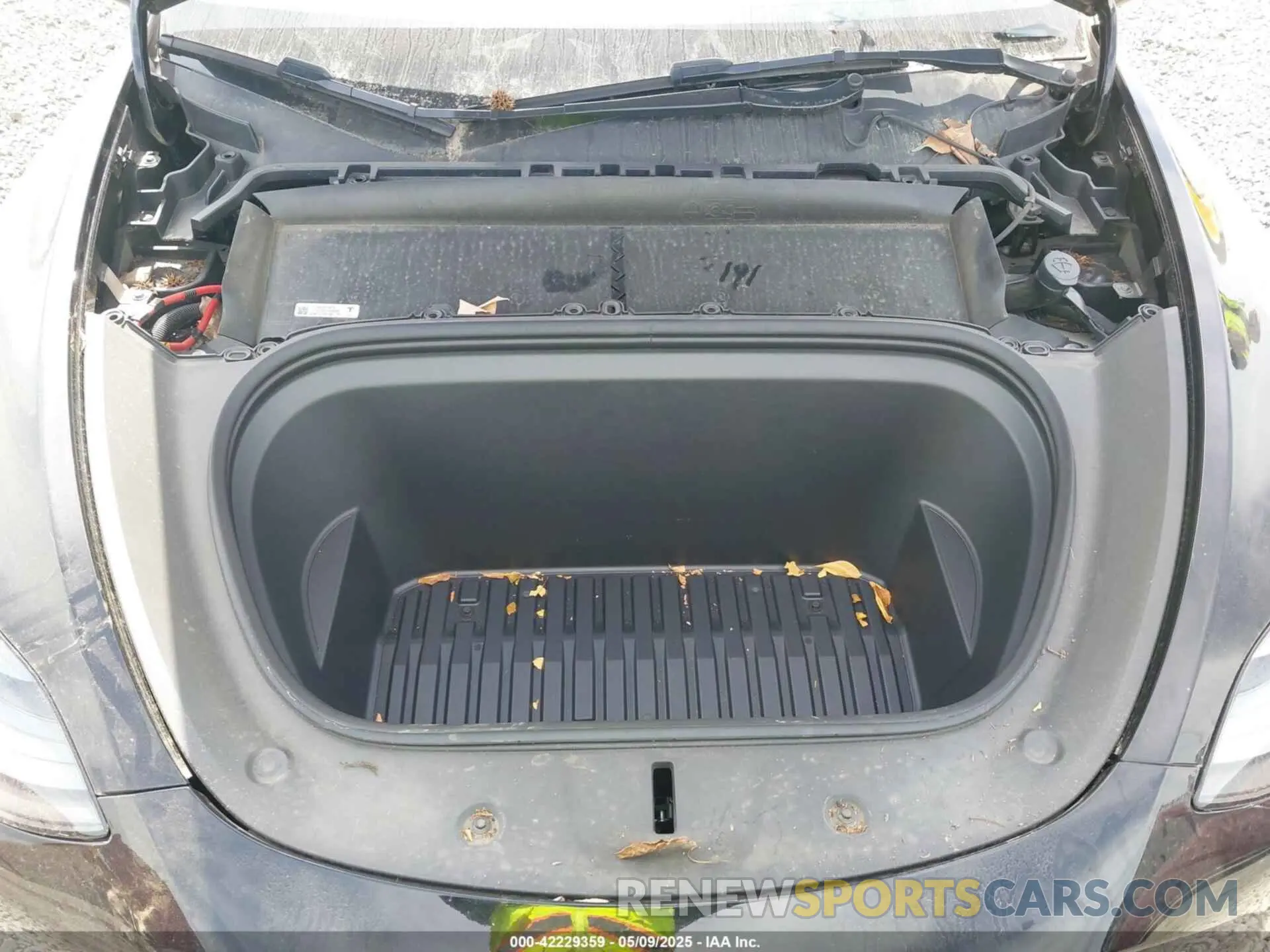 10 Photograph of a damaged car 7SAYGDEF5NF546680 TESLA MODEL Y 2022