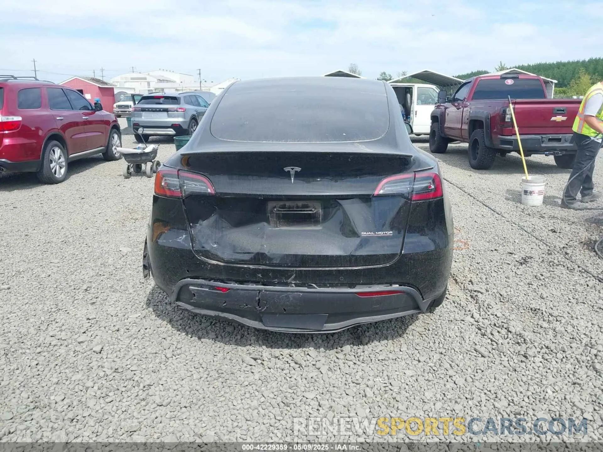 16 Photograph of a damaged car 7SAYGDEF5NF546680 TESLA MODEL Y 2022