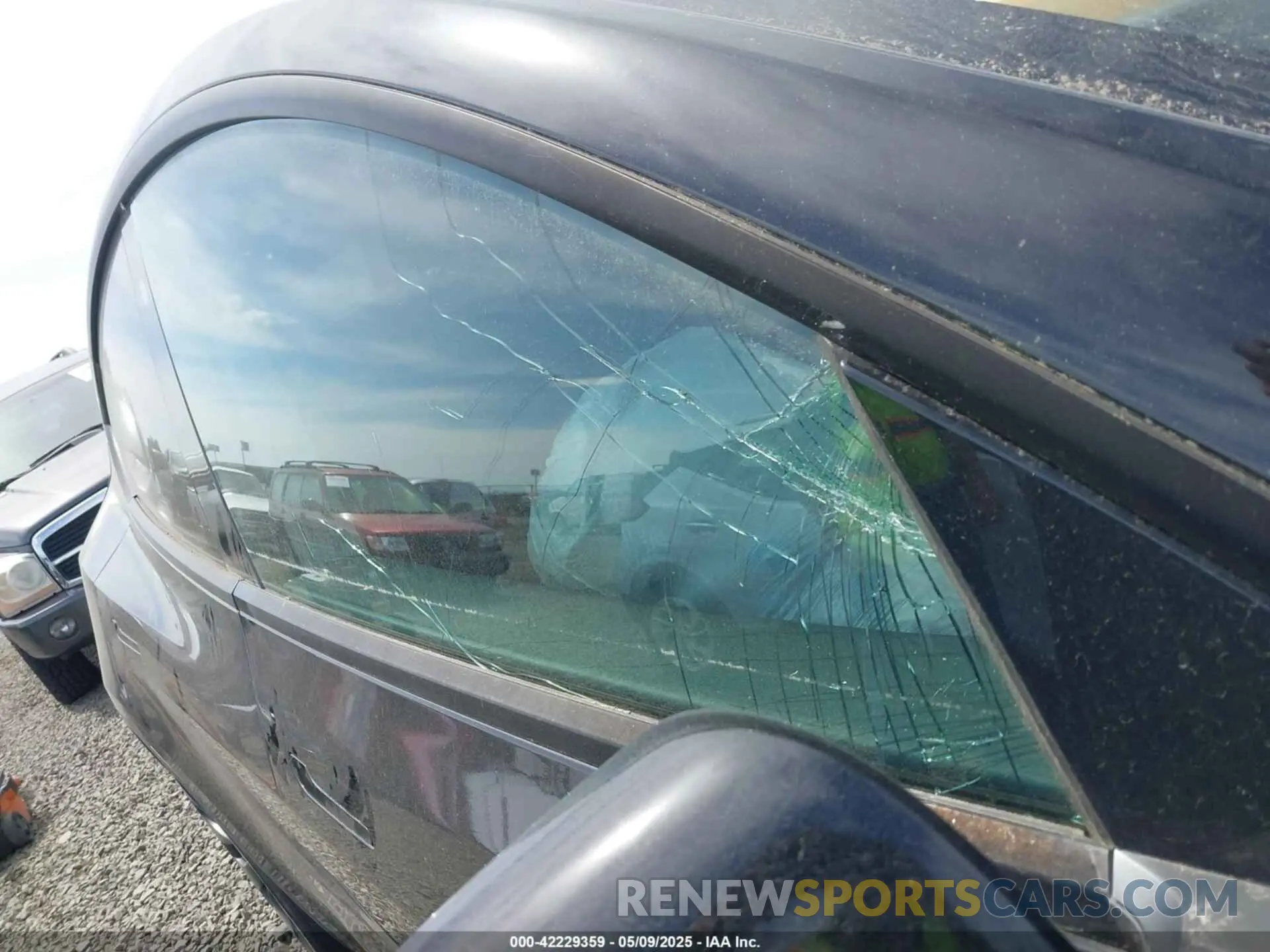 19 Photograph of a damaged car 7SAYGDEF5NF546680 TESLA MODEL Y 2022