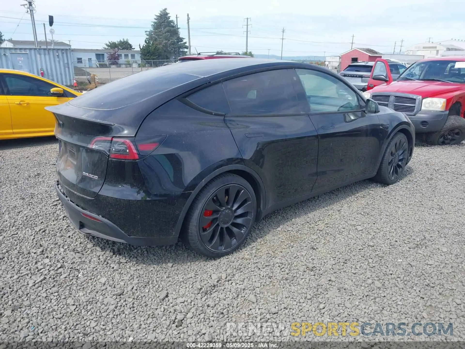 4 Photograph of a damaged car 7SAYGDEF5NF546680 TESLA MODEL Y 2022