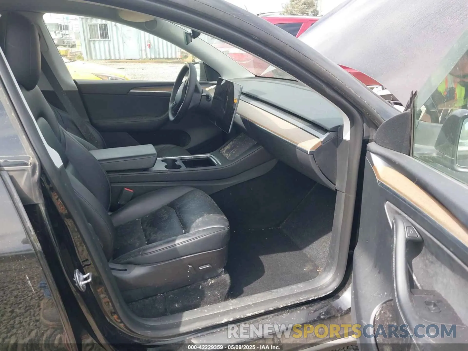 5 Photograph of a damaged car 7SAYGDEF5NF546680 TESLA MODEL Y 2022