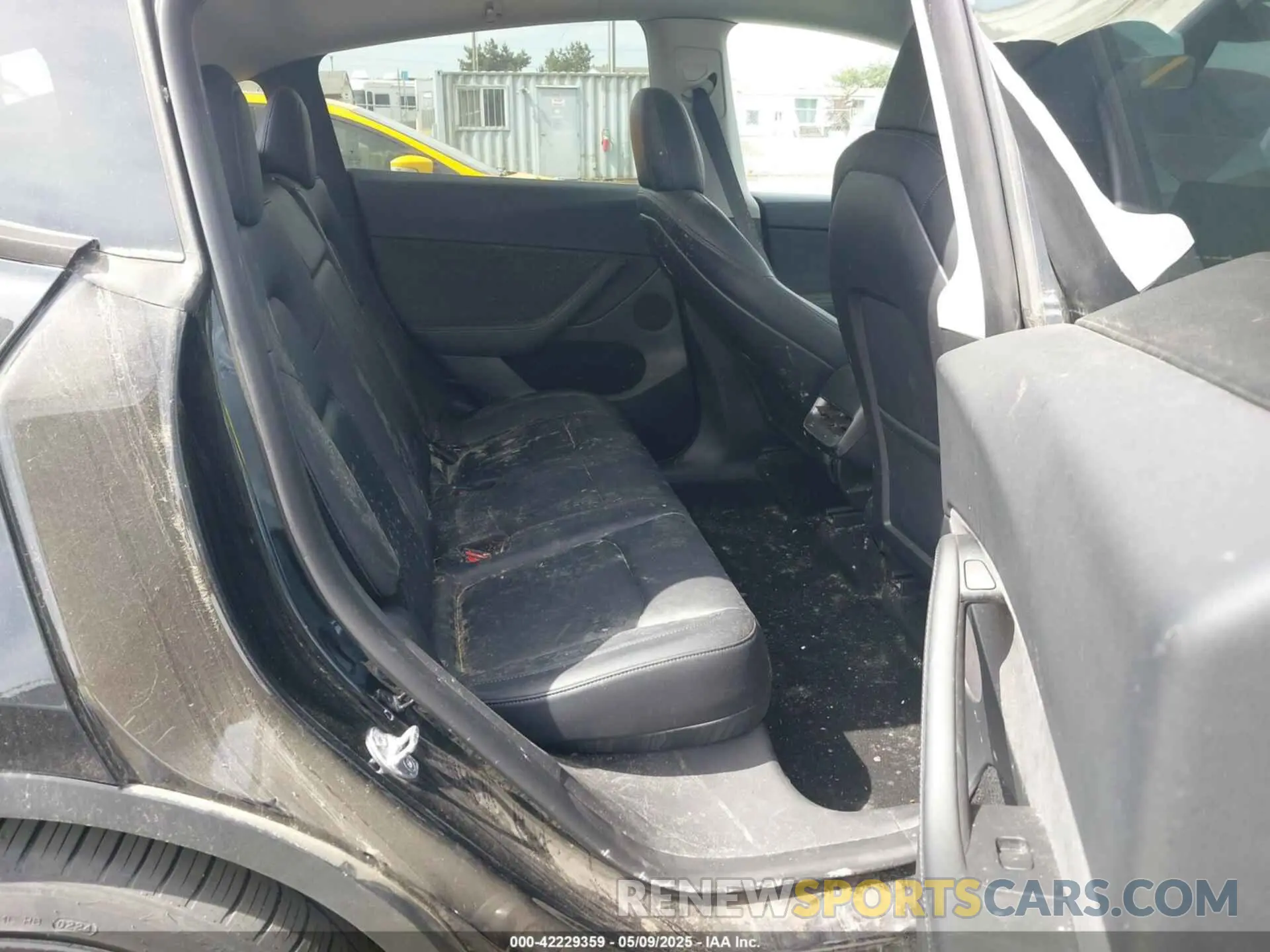 8 Photograph of a damaged car 7SAYGDEF5NF546680 TESLA MODEL Y 2022