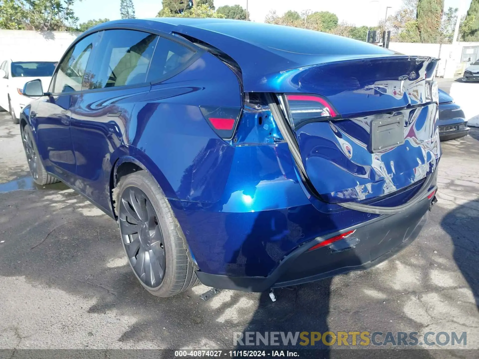 3 Photograph of a damaged car 7SAYGDEF5NF559607 TESLA MODEL Y 2022