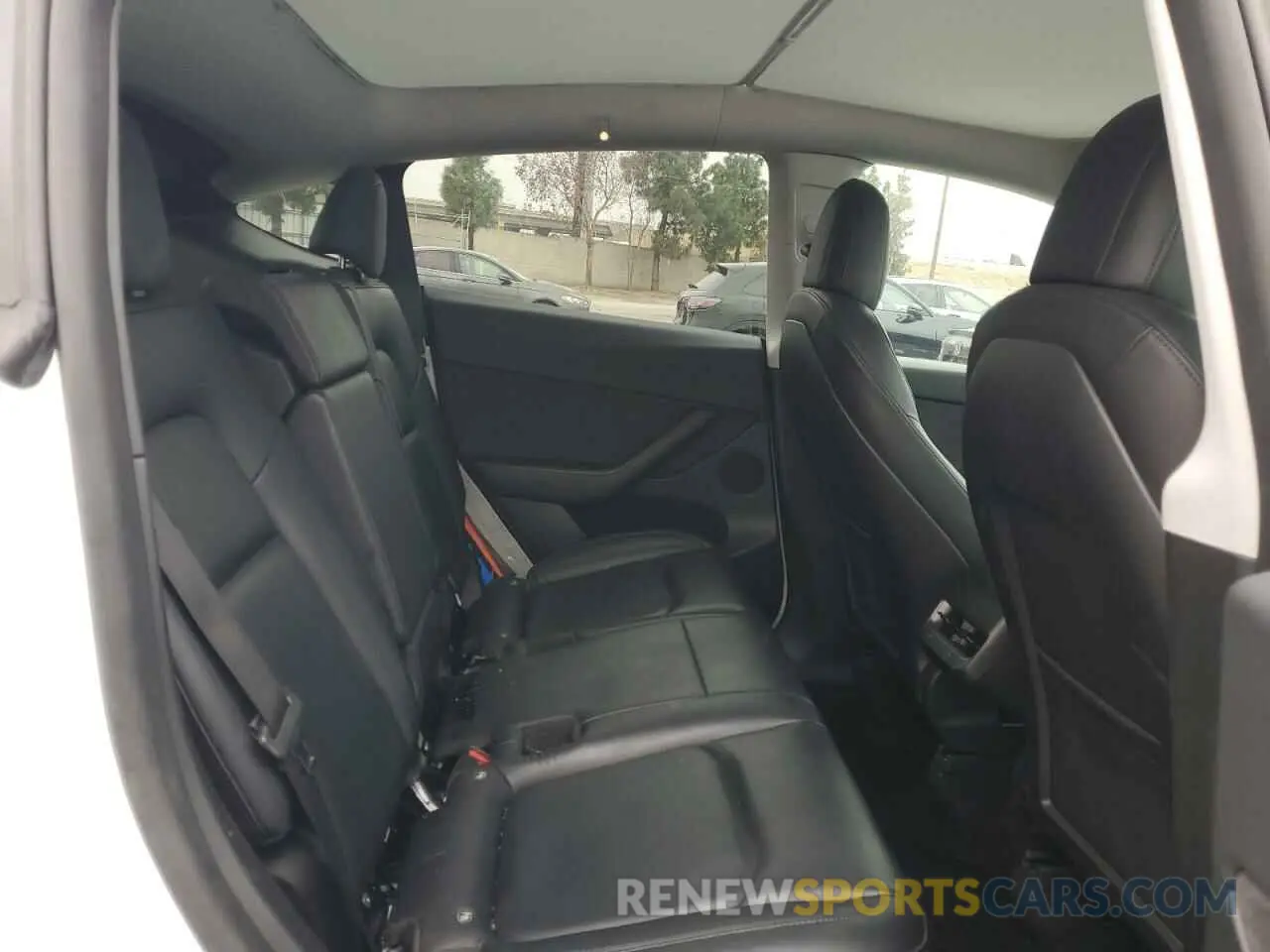 11 Photograph of a damaged car 7SAYGDEF5NF567688 TESLA MODEL Y 2022