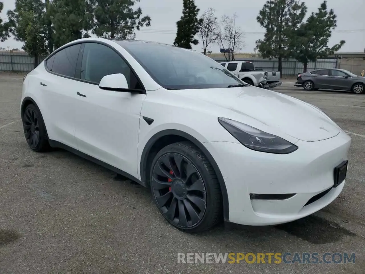 4 Photograph of a damaged car 7SAYGDEF5NF567688 TESLA MODEL Y 2022