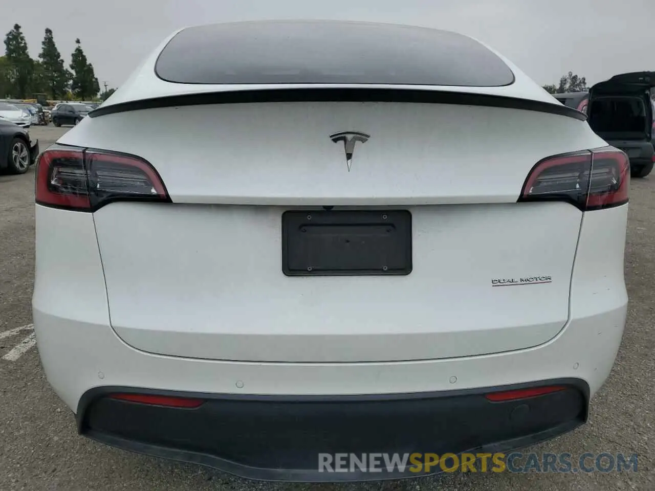 6 Photograph of a damaged car 7SAYGDEF5NF567688 TESLA MODEL Y 2022