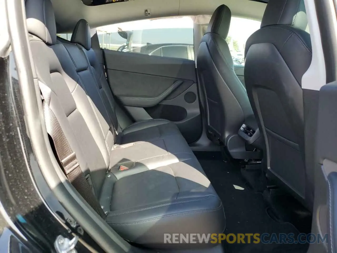 10 Photograph of a damaged car 7SAYGDEF5NF576570 TESLA MODEL Y 2022
