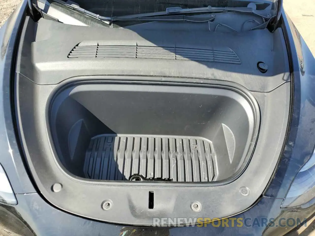11 Photograph of a damaged car 7SAYGDEF5NF576570 TESLA MODEL Y 2022