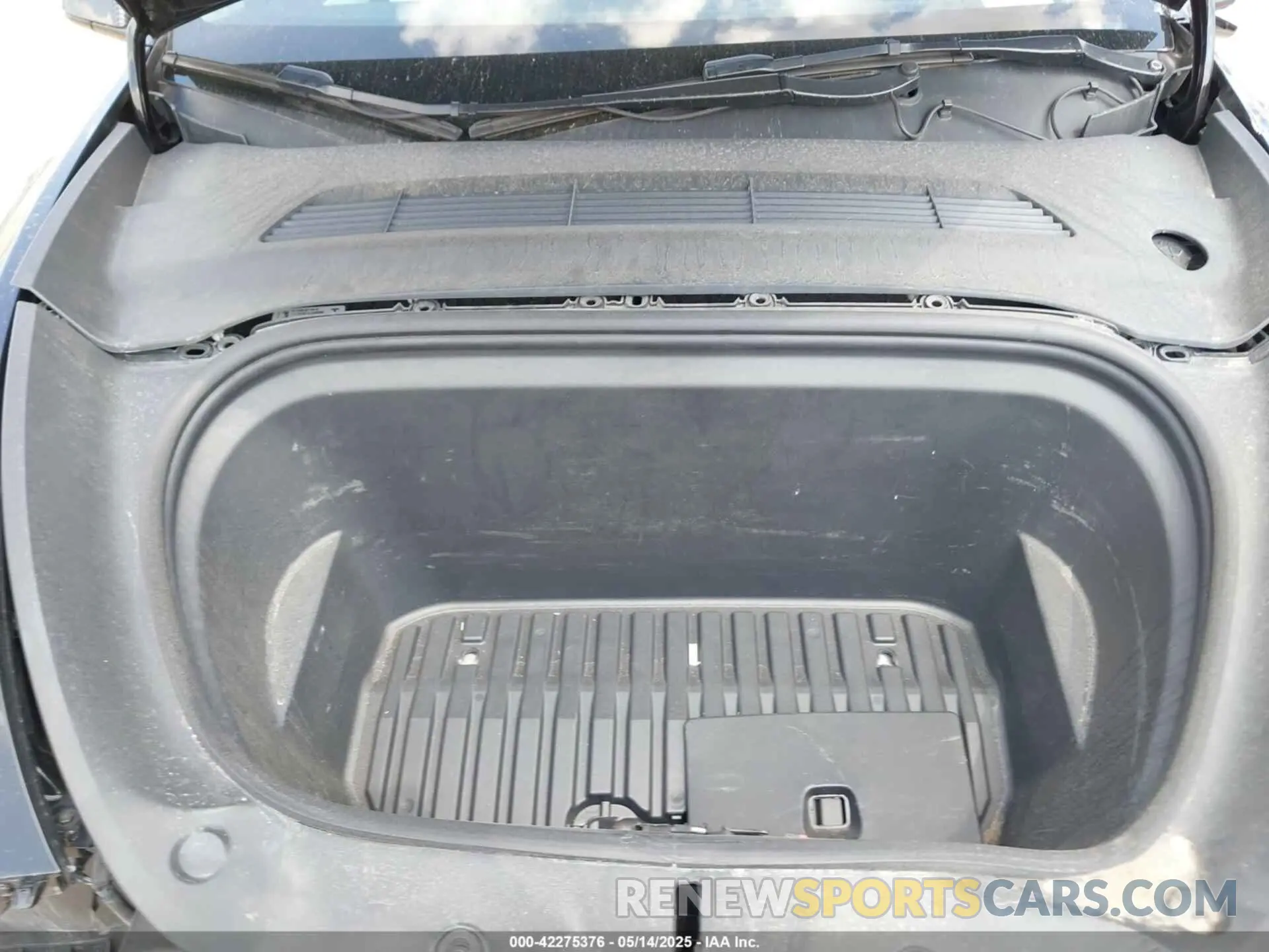 10 Photograph of a damaged car 7SAYGDEF6NF320695 TESLA MODEL Y 2022