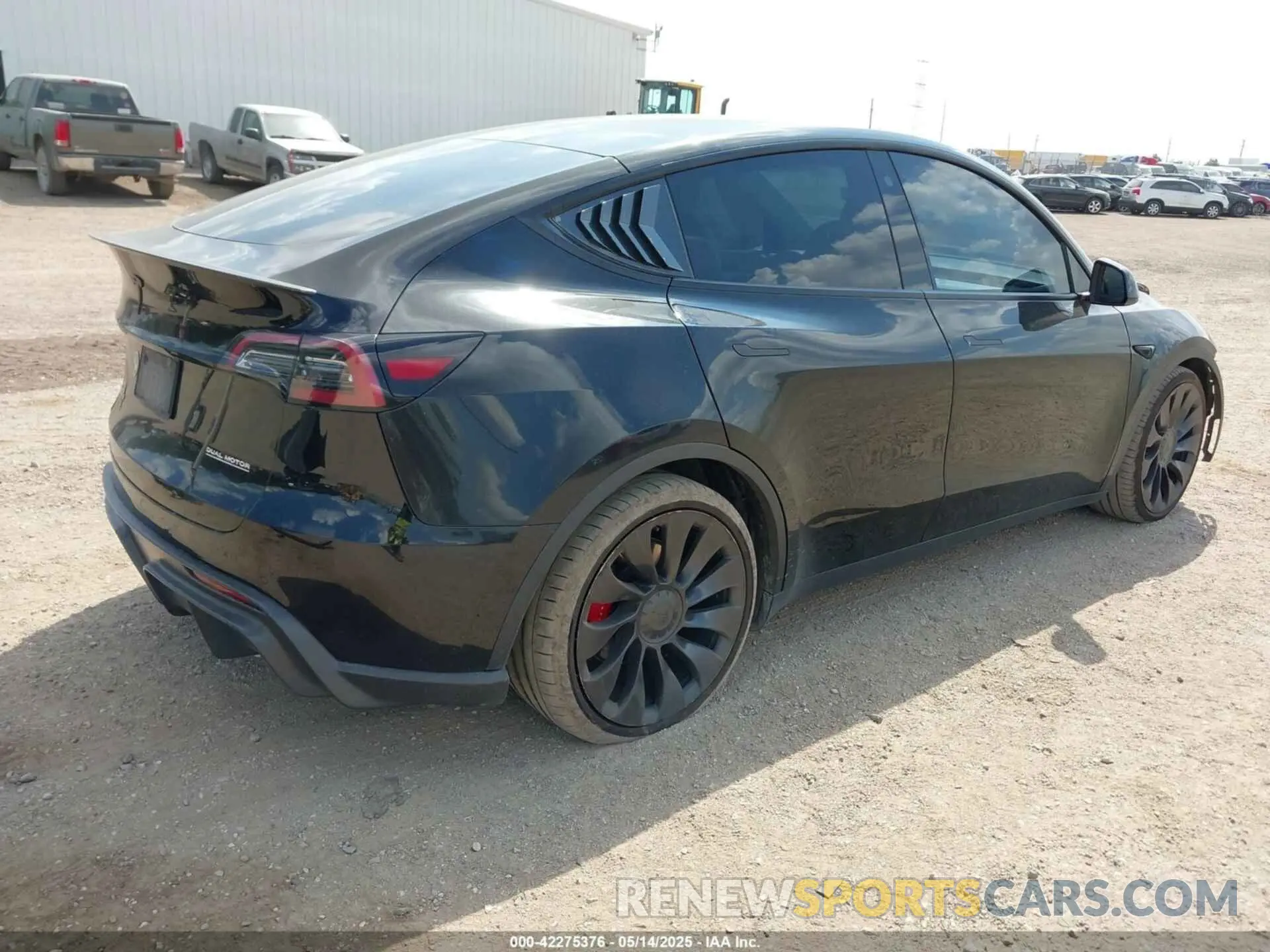 4 Photograph of a damaged car 7SAYGDEF6NF320695 TESLA MODEL Y 2022