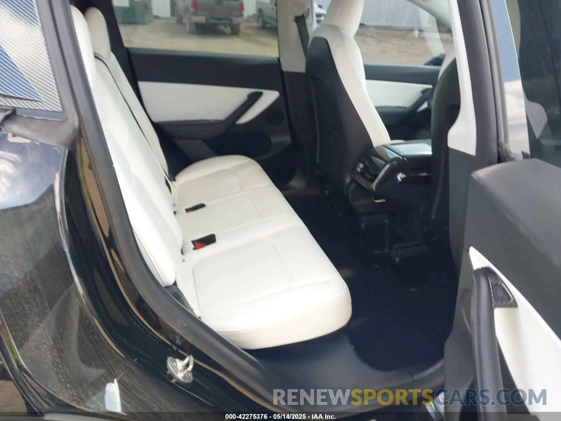 8 Photograph of a damaged car 7SAYGDEF6NF320695 TESLA MODEL Y 2022