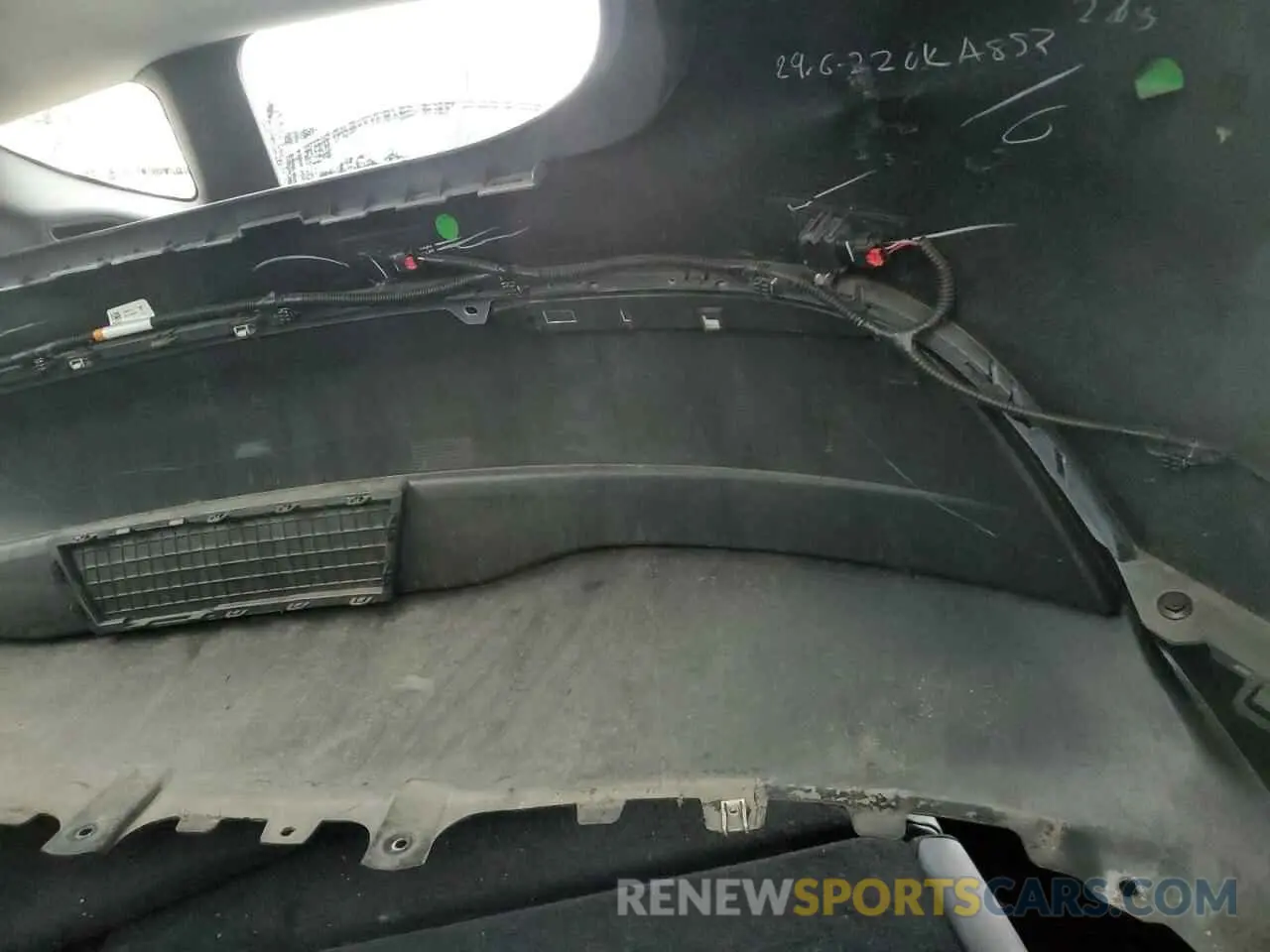 10 Photograph of a damaged car 7SAYGDEF6NF324360 TESLA MODEL Y 2022