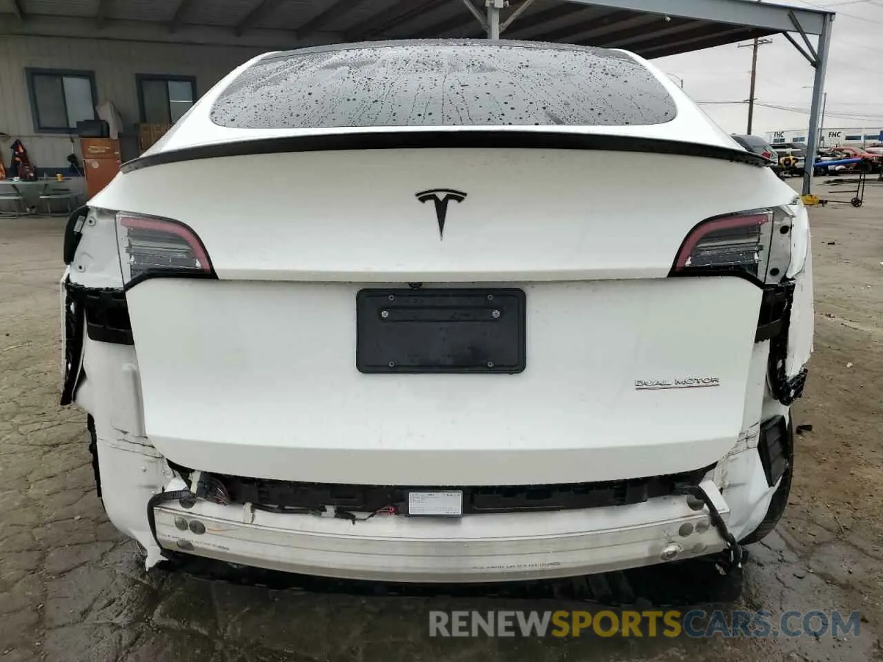 6 Photograph of a damaged car 7SAYGDEF6NF324360 TESLA MODEL Y 2022