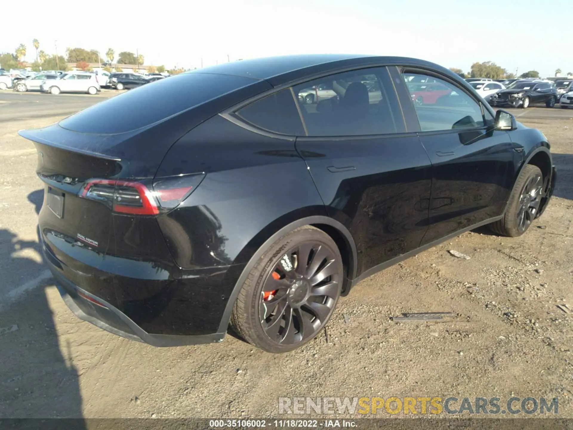 4 Photograph of a damaged car 7SAYGDEF6NF327078 TESLA MODEL Y 2022