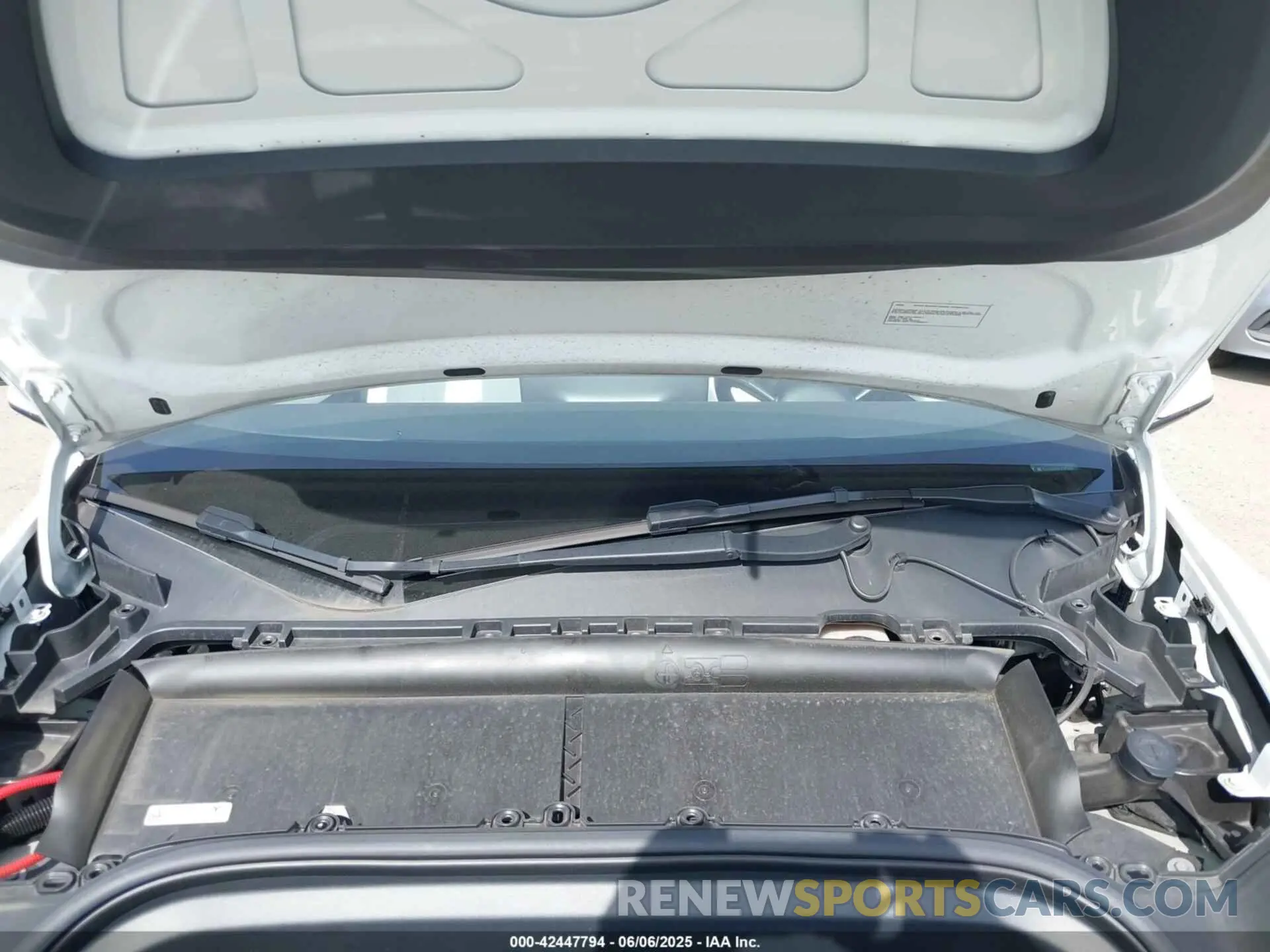 10 Photograph of a damaged car 7SAYGDEF6NF340932 TESLA MODEL Y 2022