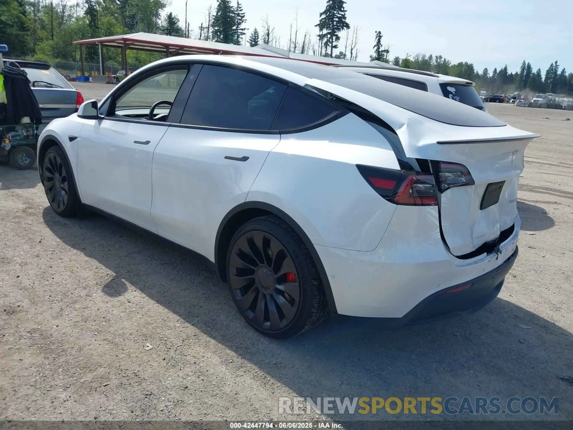 3 Photograph of a damaged car 7SAYGDEF6NF340932 TESLA MODEL Y 2022