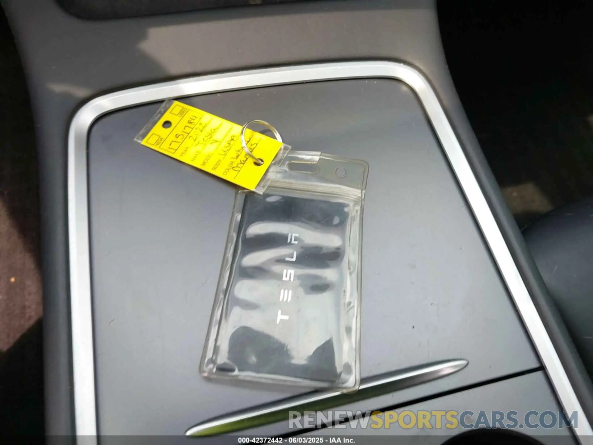 11 Photograph of a damaged car 7SAYGDEF6NF369475 TESLA MODEL Y 2022