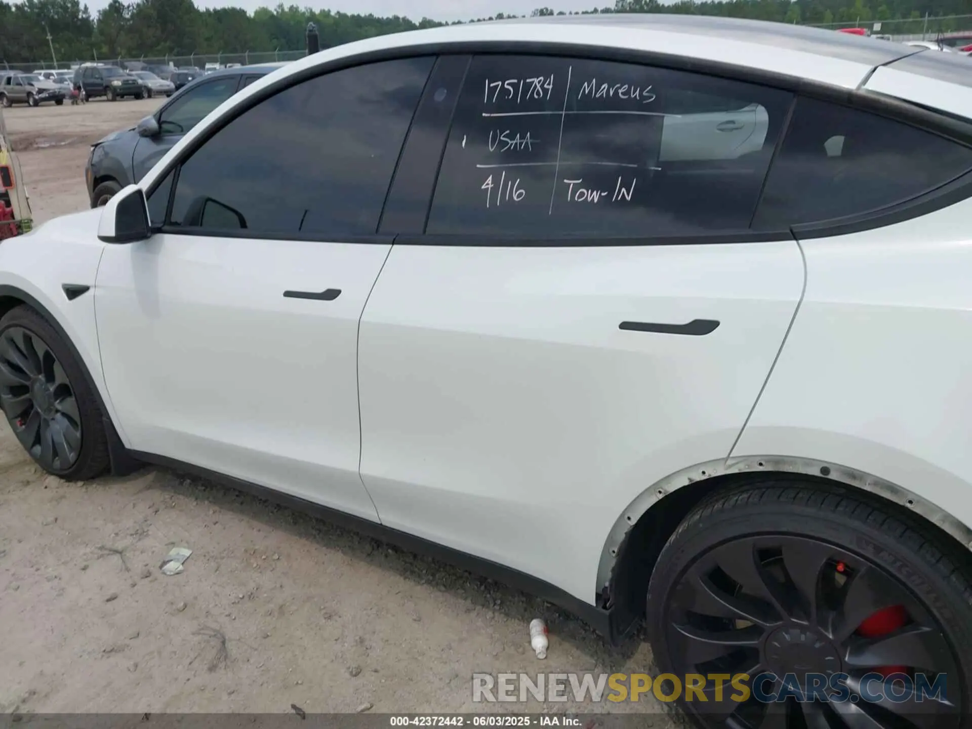 14 Photograph of a damaged car 7SAYGDEF6NF369475 TESLA MODEL Y 2022