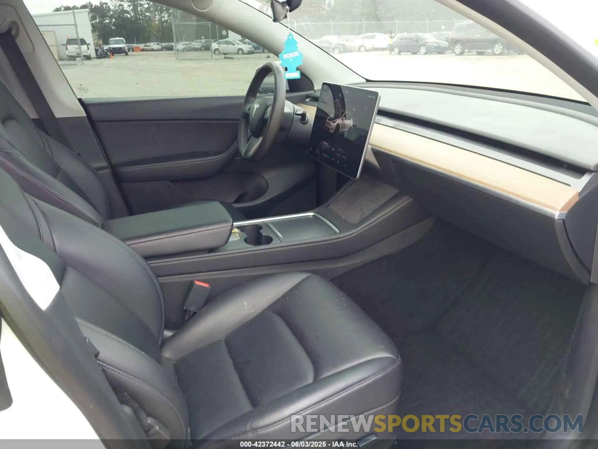 5 Photograph of a damaged car 7SAYGDEF6NF369475 TESLA MODEL Y 2022