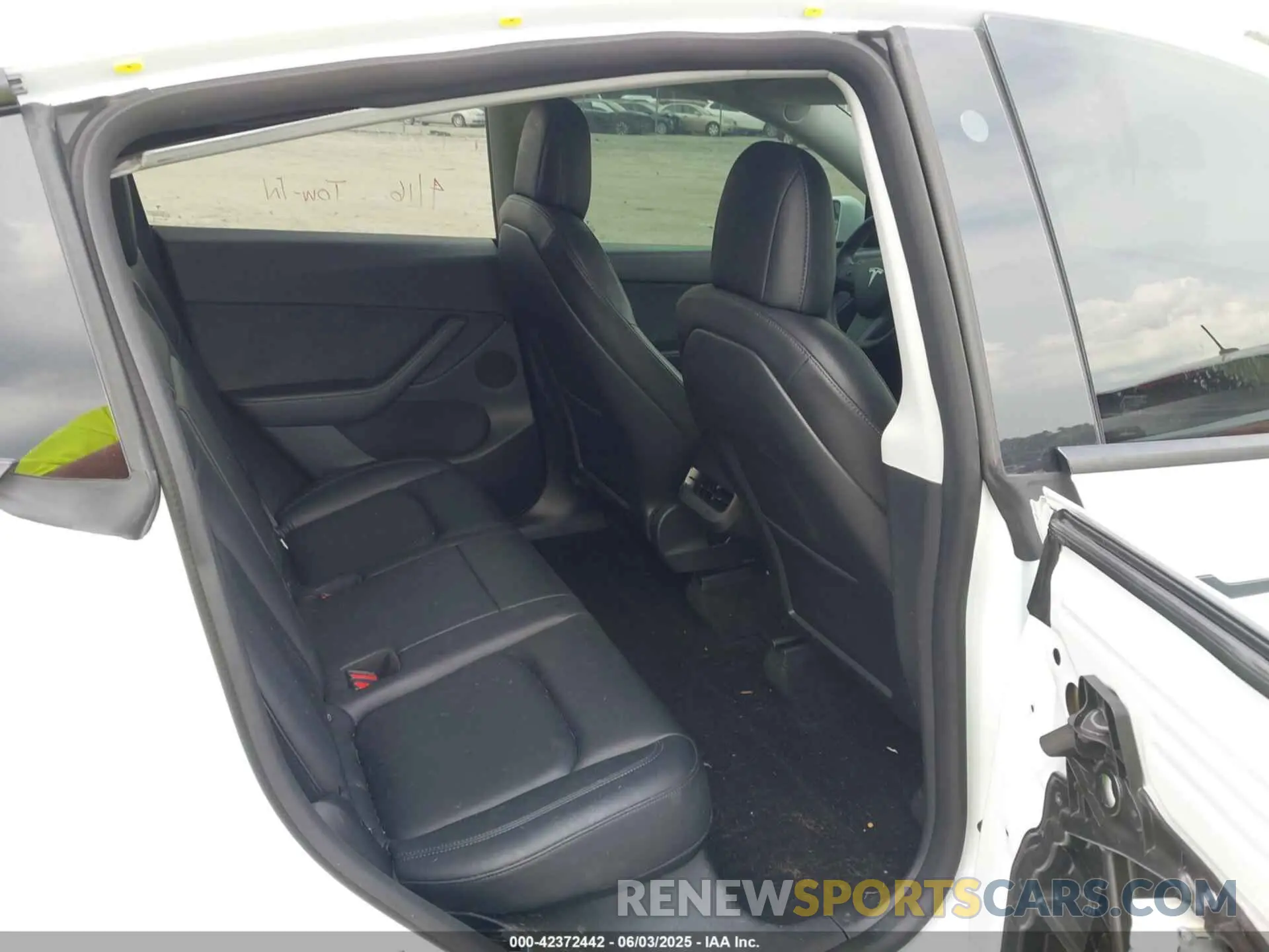 8 Photograph of a damaged car 7SAYGDEF6NF369475 TESLA MODEL Y 2022