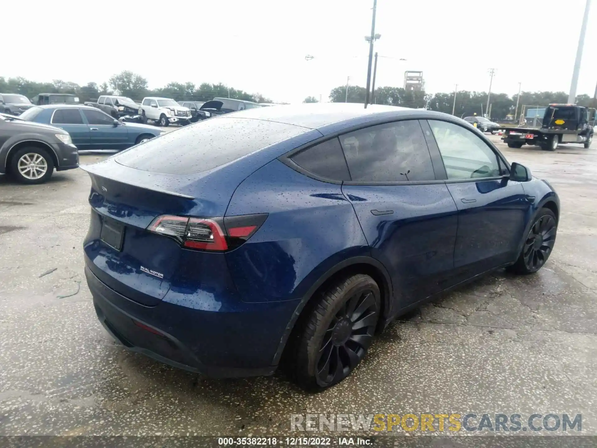 4 Photograph of a damaged car 7SAYGDEF6NF374871 TESLA MODEL Y 2022