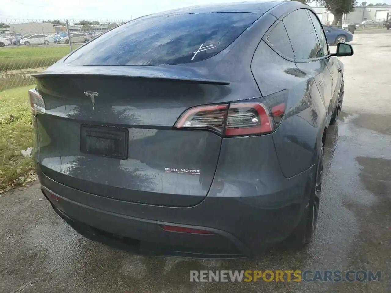 4 Photograph of a damaged car 7SAYGDEF6NF379746 TESLA MODEL Y 2022