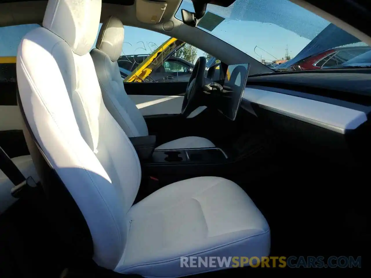 5 Photograph of a damaged car 7SAYGDEF6NF379746 TESLA MODEL Y 2022